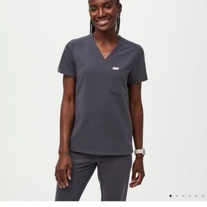 FIGS Charcoal Scrub Set